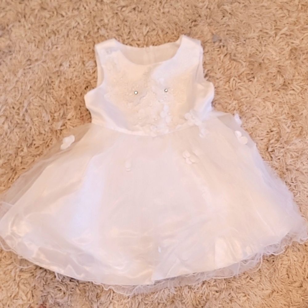 Girls formal dress in white size 2